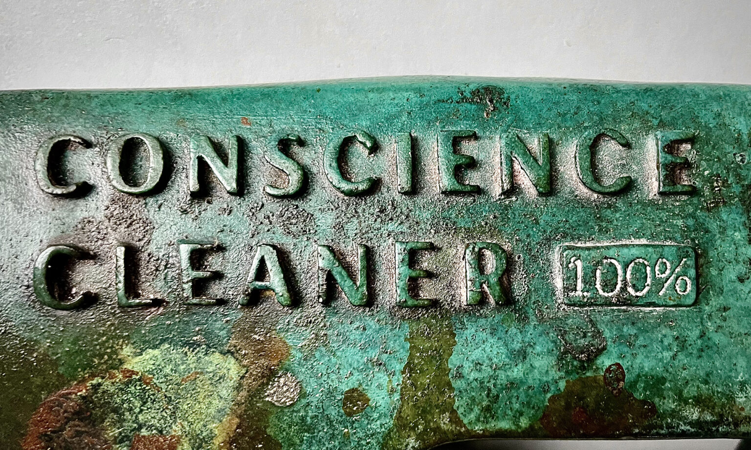 conscience cleaner. Maarten van den Berg (1970, Heerlen) is dichter en beeldend kunstenaar. Hij woont en werkt in Maastricht.
